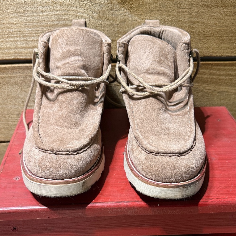Women’s Natural Reflections Tan Suede Boots Size 8